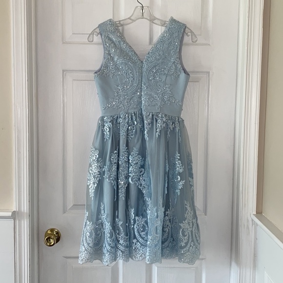 A-Line V-Neck Sleeveless Lace Beaded Dress Size 2 woman/young teen never worn - Picture 2 of 12